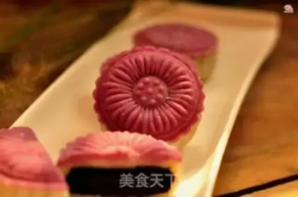 Make Double black sesame sesame mooncake step 16