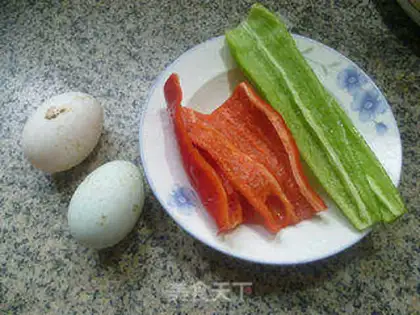 Make Double pepper fried duck eggs step 0