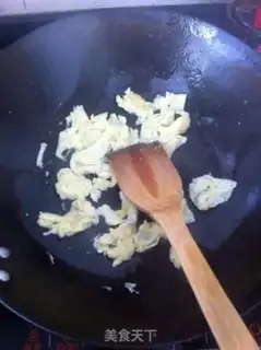 Make Autumn egg fried rice step 4