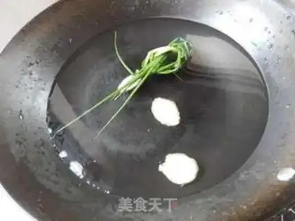 Make Garlic pig hand step 1