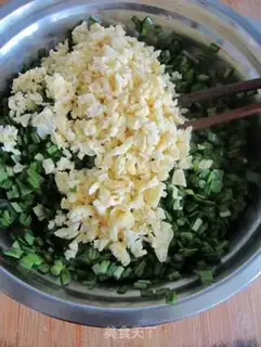 Make An egg box of celery step 2