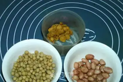 Make Caramel almond peanut soy sauce step 0