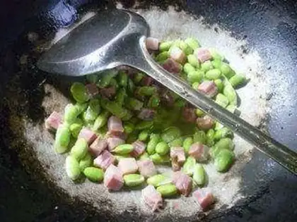 Make Five flowers white and fried beans step 5