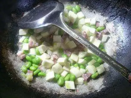 Make Five flowers white and fried beans step 7