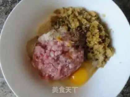 Make Squeeze meat mooncake step 1