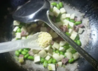 Make Five flowers white and fried beans step 8