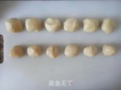 Make Squeeze meat mooncake step 5
