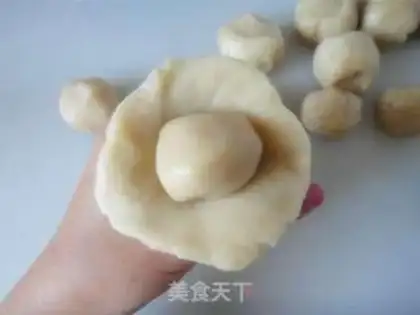 Make Squeeze meat mooncake step 6
