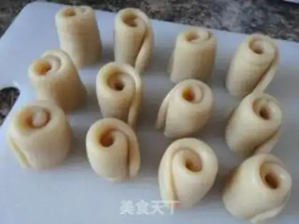 Make Squeeze meat mooncake step 13