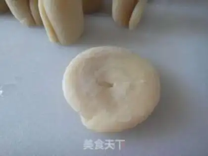Make Squeeze meat mooncake step 14