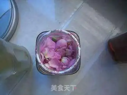 Make Rose honey vinegar step 1