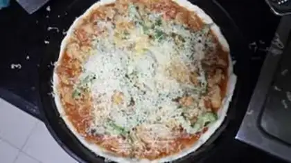 Make Tomato chicken pizza step 2