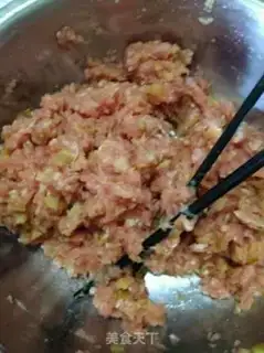 Make Squeeze meat mooncake step 1