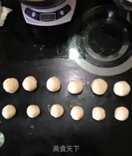 Make Squeeze meat mooncake step 3