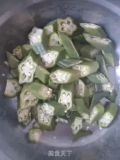 Make Shrimp sauce, fried eggs step 1