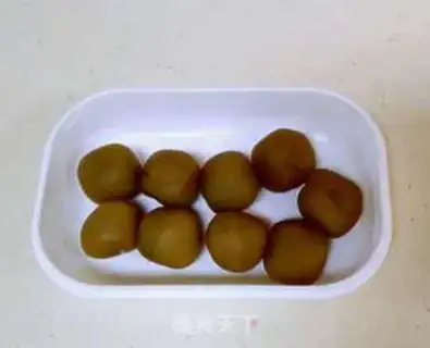 Make Peach buns step 3