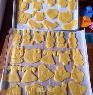 Make Butter cartoon cookies step 4