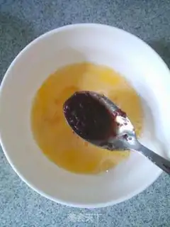 Make Shrimp sauce, fried eggs step 3