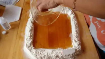 Make A wide moon cake step 1
