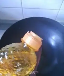 Make Shrimp sauce, fried eggs step 4