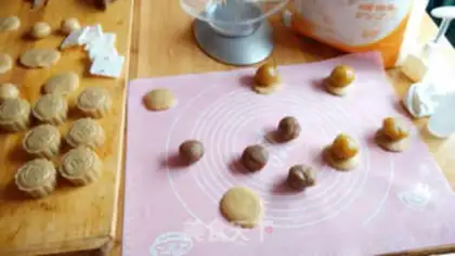 Make A wide moon cake step 4