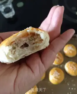 Make Squeeze meat mooncake step 20