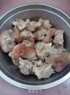 Make Red burning pig hoof step 0