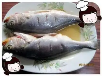 Make Dry-burned yellow fish step 0
