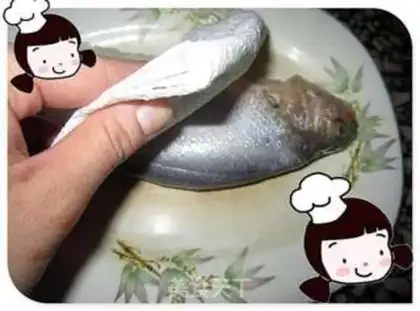 Make Dry-burned yellow fish step 2