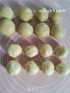 Make Fresh meat mooncake step 5