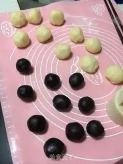 Make Red bean sapphire mooncake step 6