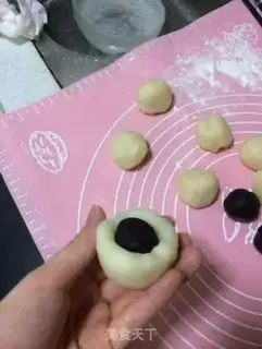 Make Red bean sapphire mooncake step 7
