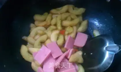 Make cucumber fried lunch meat step 3