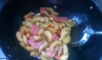 Make cucumber fried lunch meat step 4