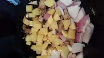 Make Curry potato chicken step 3