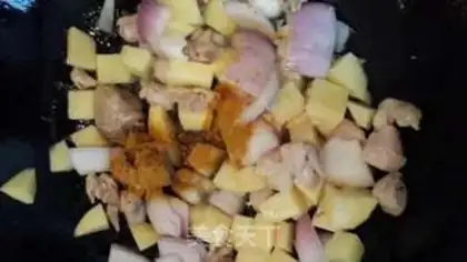 Make Curry potato chicken step 4