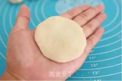 Make Rose flower mooncake step 6