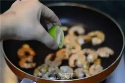 Make Red shrimp yogurt salad step 3