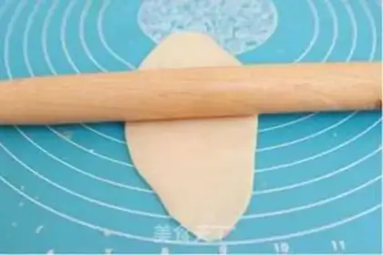Make Rose flower mooncake step 8