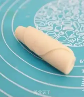 Make Rose flower mooncake step 9