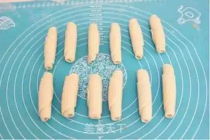 Make Rose flower mooncake step 10