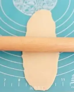 Make Rose flower mooncake step 11
