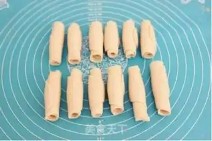 Make Rose flower mooncake step 12