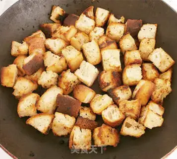 Make Italian bread salad step 3