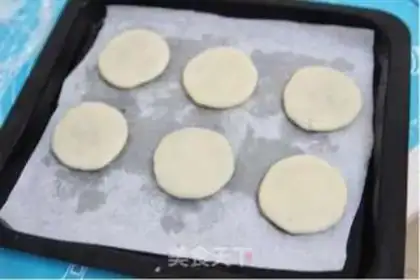Make Rose flower mooncake step 17