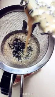 Make Caramel milk tea step 7