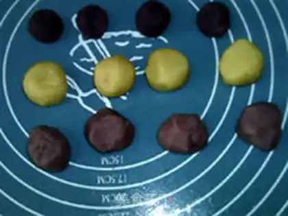 Make A milk-free violet moon cake step 7