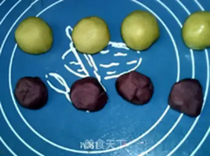 Make A milk-free violet moon cake step 10