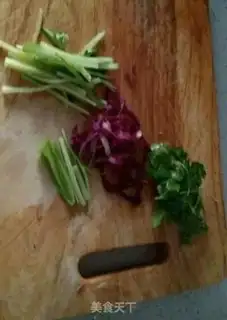 Make Western pancakes and vegetable rolls step 1