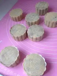Make A wide moon cake step 8